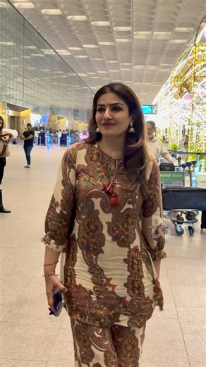Bollywood Society on Instagram: "#raveenatandon spotted at Mumbai airport ❤️ Follow: @bollywoodsocietyy Contact/enquiry: @digitalsukoonn . . #Reel #Reels #Reelsinstagram #ReelsIndia"