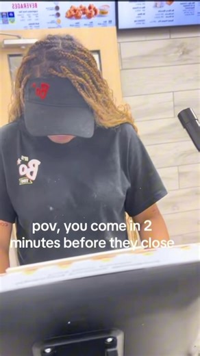701K views · 39K reactions | Never go in a restaurant 2minutes before they close.. #highlights #explorepage #contentcreator #funny | Janerian Wilson | Facebook