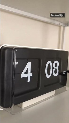 Twemco FLIP CLOCK BQ50: A Modern and Functional Timepiece!