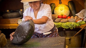 Batán, uno de los instrumentos prehispánicos más emblemáticos de la gastronomía peruana