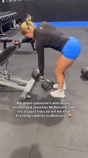 Isabelle | Team Envision Coach on Instagram: "Tracking your food isn’t restrictive. It’s the same as budgeting your money. You’re not “obsessed” for checking your bank account, and you’re not “disordered” for checking your calories. Both just show you where things are actually going. It’s just data. If those numbers make you feel a certain way, that’s not the tracking, it’s the story YOU have built around it. Fix your mindset and the data will be empowering instead of hurtful. Education and awar