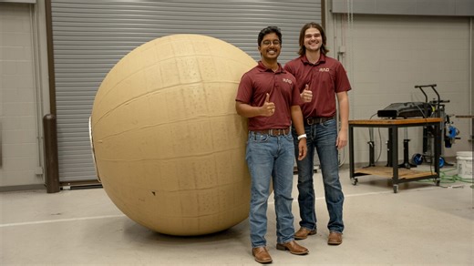 RoboBall è un robot a forma di pallone pensato sia per le missioni spaziali che per l'utilizzo sulla Terra