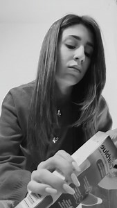 Ciao 2025🩶 Ti saluto così con un anno che mi ha cambiato completamente la vita , sia in positivo che ahimè in negativo … mi hai messo di fronte a una sfida per me difficilissima , un momento di estremo dolore fisico e mentale Mi hai tolto la cosa più bella che una donna desidera in due mesi …🤰quell’estrema gioia che è passata in dolore in un attimo Quel calvario in quel letto di ospedale con dolori lancinanti , lacrime, tristezza sala operatoria … un calvario che sembrava non finire mai Saluto