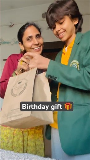 Say her happy birthday 🥳/ Ghamu Saran / What is the best bday gift? #shorts #birthdaygift