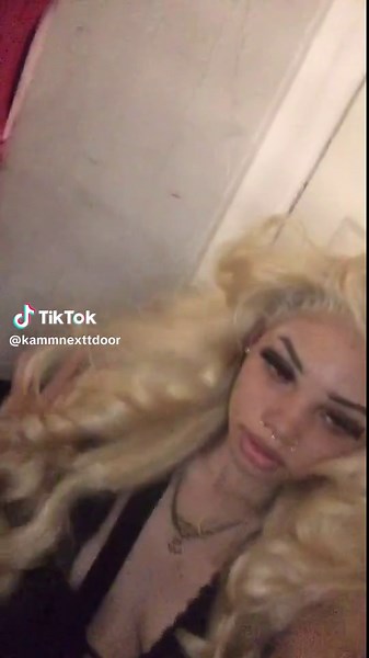 kamaria (@kammnexttdoor)’s videos with Brokendate - Com Truise