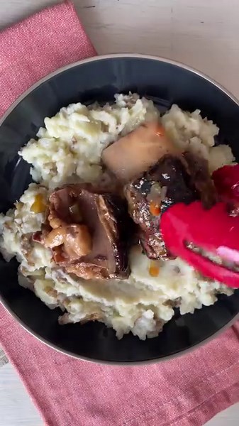 Is there anything the Superior Cooker can’t do? We think not! Look how delicious these Short Ribs turn out every time. Check out the full recipe: https://bit.ly/3OkBjxn | Instant Pot