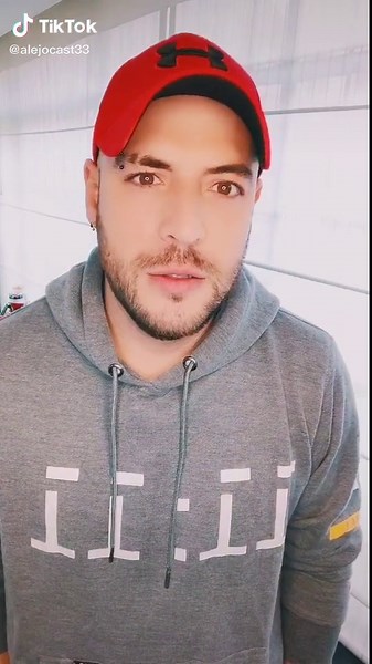 LO TIENE CHIQUITO! #aguiladescalza #risa #tiktok #cuarentena #casa