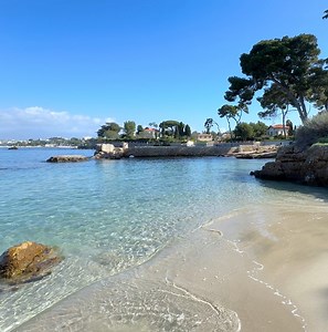 8.5K views · 696 reactions | #Sundaymorning: Perfect Beach Ambience on the Côte d'Azur France ✨Full calming beach video: https://youtu.be/0vdVjcsbhfw.... #CotedAzurFrance #cotedazur #Antibes #capdantibes #alpesmaritimes #France #FrenchRiviera #relaxation #relaxing #calm #travel #beach | Paradise Places on EARTH | Facebook
