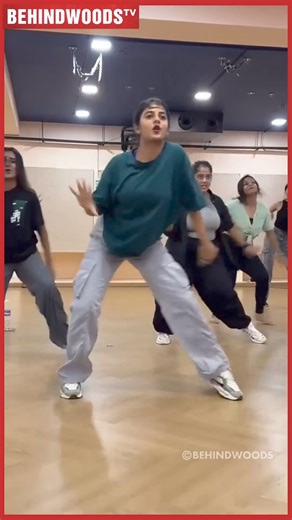 ஆஹா நம்ம Thalapathy அப்பறம் Sk ..!!🤩🔥 Dance வேணுமா ? Dance இருக்கு பாட்டு வேணுமா ? பாட்டும் இருக்கு😉 #behindwoods #viralreelsfacebook #tamilcinema #tvk #TVKVijay #thalapathyvijay #GOAT | Behindwoods