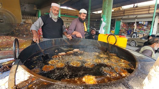 Authentic Pakistani Food Adventure: Street Eats & Buffets!