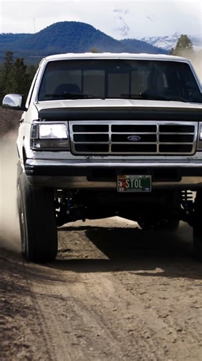 This OBS Ford F250 Would Blow The Doors Off Of A Raptor! #ford #offroad #offroading