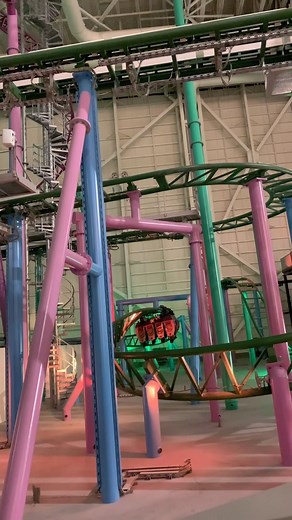 So low to the ground 🙃 #tmnt #shellraiser #reels #gerstlauer #rollercoaster #launch #meta #extremethrills #americandream #mall #nickelodeonuniverse #nickelodeon #themepark #launch #steepest #indoor #heartline #inversion #teenage #mutant #ninjaturtles | Daishawn Reid
