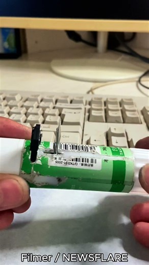 Focus on the Twist: DIY Microscope Built from an Old Phone and a Glue Stick