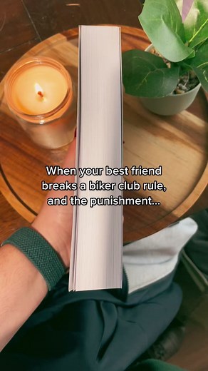 This book unlocked something in me 😂 #plussizeromancereads #plussizeromancebooks #bookboyfriend #posessivebookboyfriends #darkromancebooks #cliterature #steamyreads🌶️🌶️🌶️ #smuttybookrecs #reverseharembooks #reverseharemrecs #reverseharemromancebooks