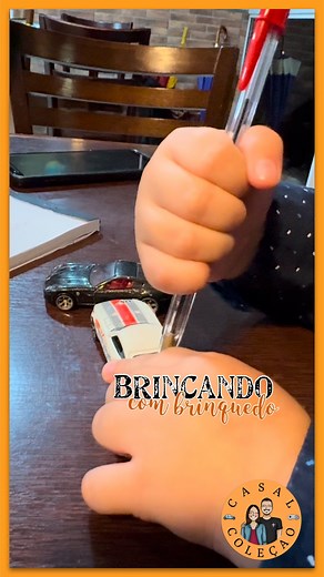 38K views · 1.7K reactions | Mas tinha que ser logo a FERRARI!  E da linha Speed Machine ainda por cima!  Os colecionadores chegam a suar pelo olho! Hahaha @crisdepetris e @rafael.vieira.940 estão encaminhado bem o piazinho. Já tem bom gosto na escola dos carrinhos!  #diecast #hobby #brasil #hotwheels #humor #collection #crianças #brinquedos #toys #brasil #ferrari | Casal Coleção | Facebook