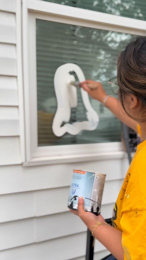 Some simple window painting! Considering doing some mockups maybe for Christmas if any businesses are interested!! i also do house windows if you need a bit of holiday spirit 🥳 Dm me for this service or email me at advbellearts@gmail.com #windowart #halloween #windowpainting #spooky #spookyseason #advbellearts | Advbelle Arts