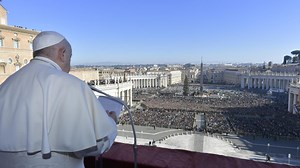 Pope at 'Urbi et Orbi' prays for the suffering children of the world - Vatican News