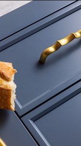 Relaxed yet refined, French Bistro design boasts high quality materials and accents of brass, gold and marble among a classical color palette. Simplicity is key, but elements of Art Nouveau and industrial influence are also in this palette. Since function is essential for French Bistro design, custom cabinetry is an important aspect in this space - having a place for everything makes cooking simple and enjoyable. For more on this design, click here: https://bit.ly/3xyK7up #frenchbistrodesign #in