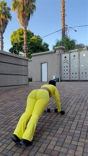 11 April 2025 marked our very first personal training session with Mawhoo , this specific video was our day 1. Mawhoo looks nothing like her day 1, she has made significant progress, I’ll be sharing more videos from the day we started until now as proof that consistency does pay off.🫶🏼💪🏽 -I hope you’ll enjoy watching our journey together 🤍 @mawhoo If you are interested in being part of my team: 072 065 4440✨🫶🏼 | xlethu