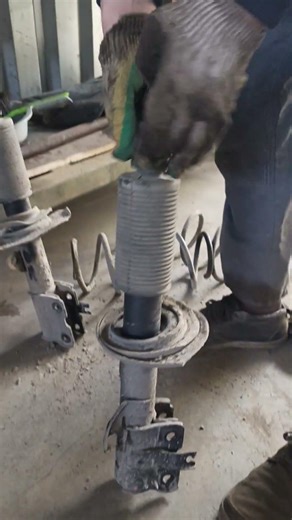 Новые амортизаторы стучат.#ремонтавто