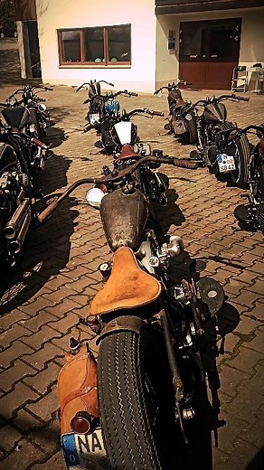 Gietl Bikes on Instagram: "Some Bobbers in the house... It was a lot of fucking work to get to this point during the last 12 years. Lean back and enjoy the walkaround! #knuckleheadbobber #panheadbobber #shovelheadbobber #evobobber #twincambobber #builtnotbought #harleydavidson #harleyspringer #harleyknucklehead #harleypanhead #harleyshovelhead #harleyevo #harleytwincam #harleybobber #bobber #bobberstyle #harley #harleydavidson #custombike #boardtracker #knucklehead #panhead #shovelhead #evolutio