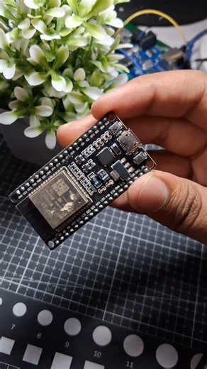 ESP32 Smart Touch Sensor Eyes Display #trending #arduino #diy #shorts