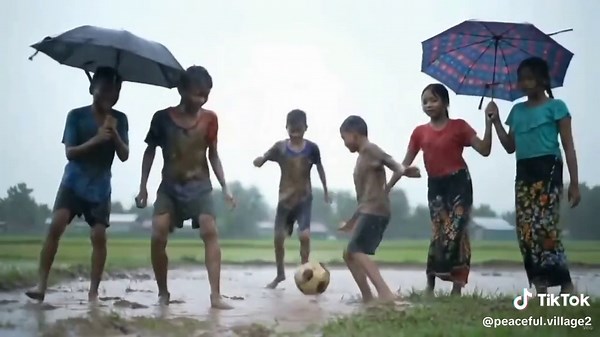 Peaceful Village သည် TikTok ပေါ်တွင် ရှိသည်