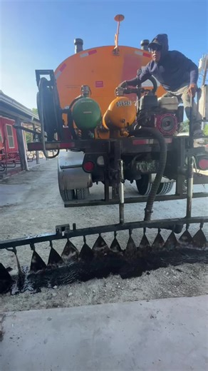 #chipsealing #chipseal #fyp #bluecollar #reels #bluecollarboys #bbqtiktok