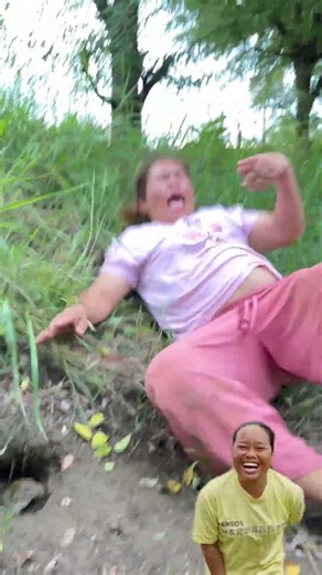 กบสวบมือฮามาก🤣🤣The frog biting my hand was hilarious.