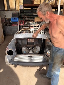 I’ve been bugging Mark for a while to do this…and to finally see it😍If I know my uncle…how long do you think the Guzzi Cooper will be for “display purposes only” before it’s running? 🤌🏻🇮🇹 | Mark Etheridge