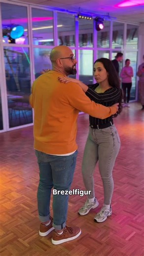 Discofox Basics – Brezel Variation Kleine Kombi, große Wirkung: rein in die Brezel… encore une fois! Und ja – der Selim spricht jetzt auch Französisch | Die Tanzfabrik Georgsmarienhütte