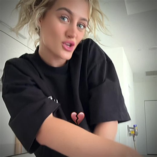 Abbyy.irl Joins the TikTok Dance Trend