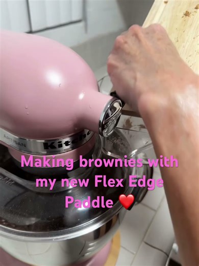 The Kitchenaid Flex Edge Paddle Attachment really sweeps the bowl edges and makes mixing easier ❤️