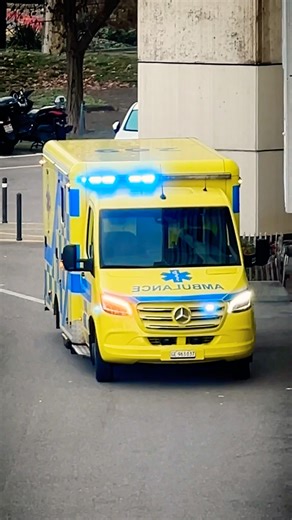 Nice lighting on this yellow ambulance !