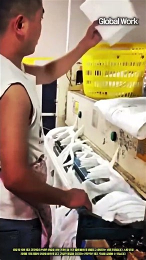 섬유 제조 공장에서의 양말 열 가공 및 모양 정렬 작업 #worker #process #industry #clothing #production