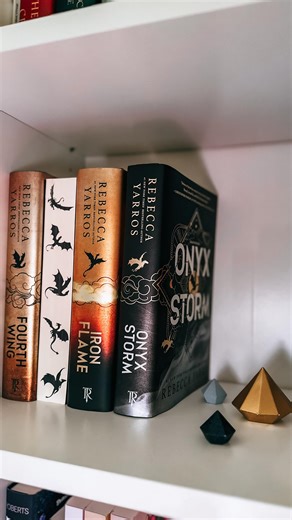 Valeria Noda || My Booked Life on Instagram: "Back on the onyx storm emotional damage with this song 😭 @alexwaarren it’s like you were meant to write the music for this entire series. . . . Onyx Storm. Fourth wing. Iron flame. The empyrean. Xaden riorson. Violet sorrengail. Xaden and Violet. Alex Warren. Eternity. Xaden coded. Romantasy. Romantasy books. Book addicted. Book community."