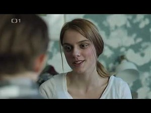 Lynč (2018) - pregnant belly + labor scenes