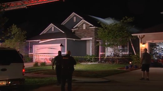 4 hospitalized after gas explosion blasts parts of Jacksonville home - WSVN 7News | Miami News, Weather, Sports | Fort Lauderdale