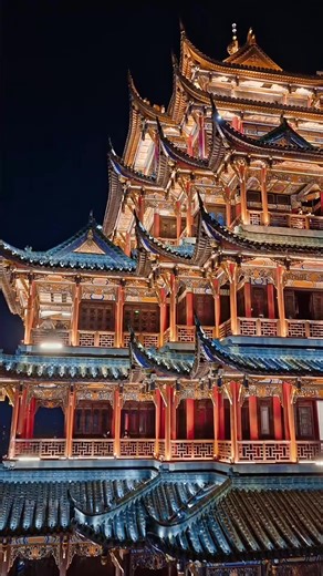 Das ist Chinas atemberaubendster Tempel. ✨ Zwischen goldenen Details und warmem Licht fühlt sich jeder Moment hier wie eine andere Welt an. 📍 Hongsien Temple 红仙寺 📌 Speichere diesen Ort für deine Bucketlist! #Chongqing #ChinaReise #FYP #AncientTemple #Temple