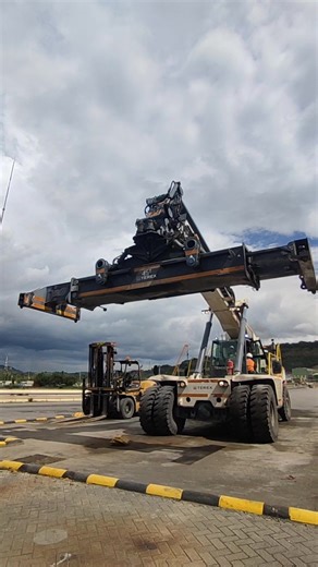 Back To Play Toys TEREX - REACH STACKER TFC 45 Rhc -. Powered By Cummins QSM11 -. 280 KW -. Crane Port Unit #45TON #REACHSTACKER #terex #terexcrane