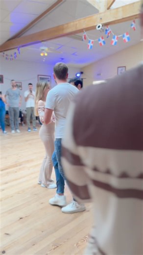 28K views · 465 reactions | El merengue vive Merengue Dance - Demo. @sergiovargas3 @dominicanrisebachatafestival @anthonyycarladominicanflow #merenguevive #merenguerd #merenguetipico #merenguedance #merenguebaile #bailandomerengue #dancingmerengue #merenguedominicano #bachatadominicana #bachatadominicana❤️ #dominicanflow | Anthony y Carla Dominican Flow | Facebook