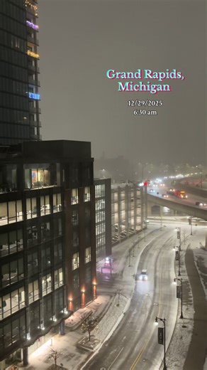 It’s getting worst by the minute 😅 Drive safe yall!! #grandrapids #grandrapidsmichigan #grandrapidsmi #scurve #snow