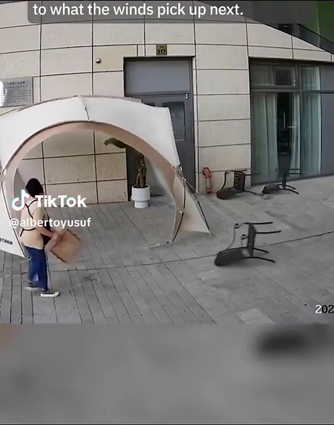 Funny Wind Fail - Umbrella Comedy Performance | Hilarious Fails