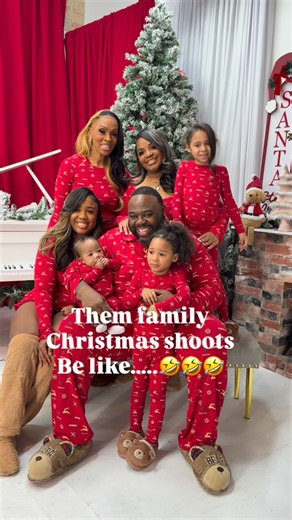 Nick skillz on Instagram: "Every year I’m guaranteed to get a reel from @keyliaj and her family #nickskillzphotography #creative #christmas"