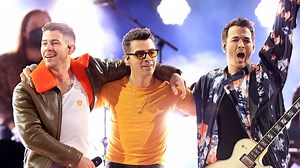 The Jonas Brothers are back, and we'll *remember this* #BBMAs performance for a long time. 🎸 | Entertainment Tonight