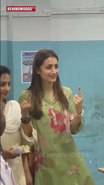 Trisha...ஜனநாயக கடமையை நிறைவேற்றினார்