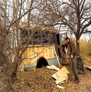 I was saved from the rain in Solo overnight for ASMR Day 2 by an old abandoned van | Accessories Store