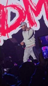 Method Man falls on stage ... Pimp Down 🤣🤣🤣