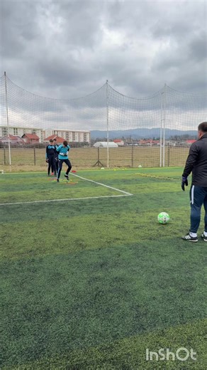 Svaki detalj je bitan. Svako ponavljanje pravi razliku. Svaka greška je lekcija. Bez jake tehnike nema sigurnosti. Bez sigurnosti nema autoriteta na golu! #goalkeeper #golmanski_kamp #golmani #golmanski_trening
