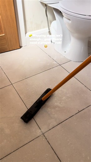 Deep Floor Scrub vs Mopping: Remove Hidden Dirt Fast